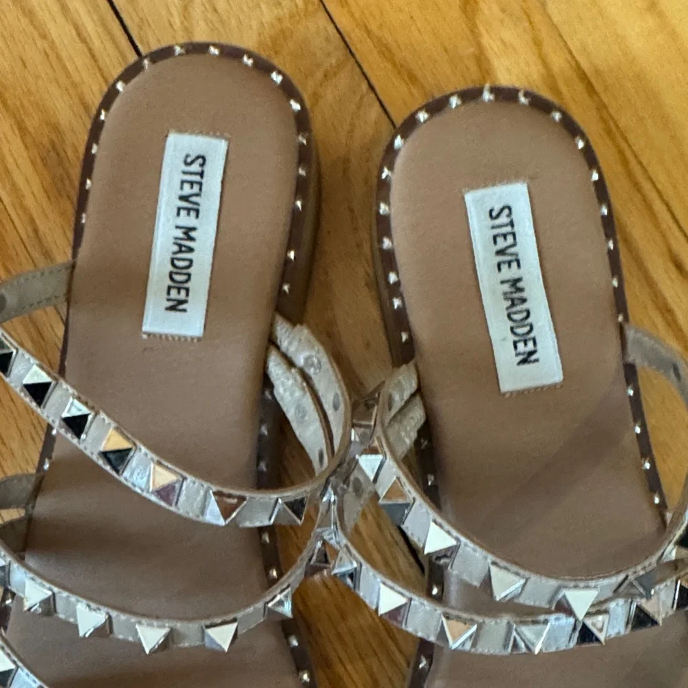 Steve Madden Tan/ Nude Slide Sandals with Silver Pyramid Studs - Picture 3 of 5